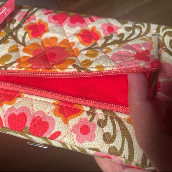 Vera Bradley wallet - brand new with tags - Picture 7 of 7